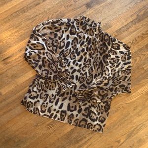 Woman’s XXL leopard flowy, wide arm, dress top by Vince Camuto.